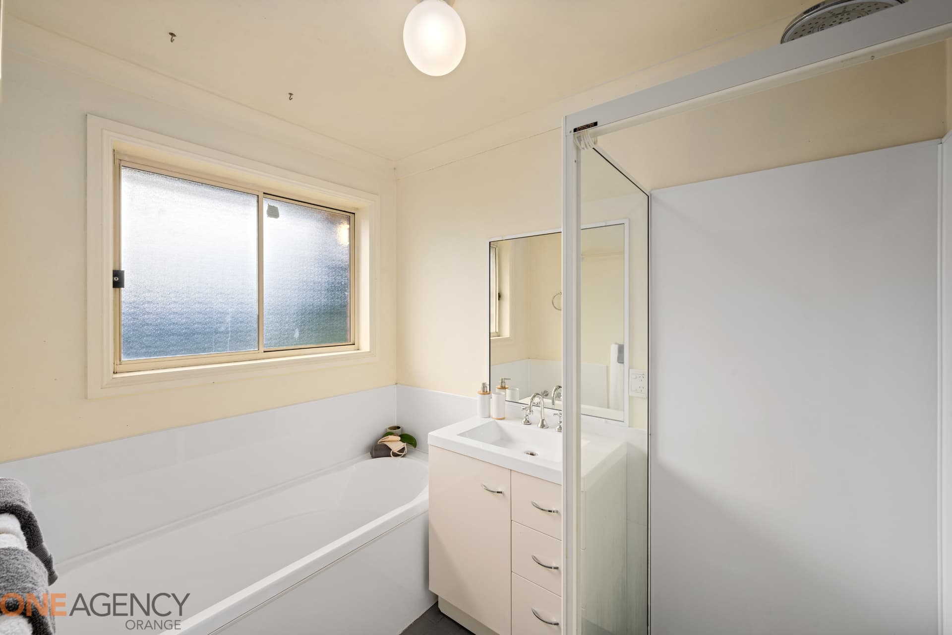 3 Sheldon Crescent, Orange, Orange - Thumbnail 8