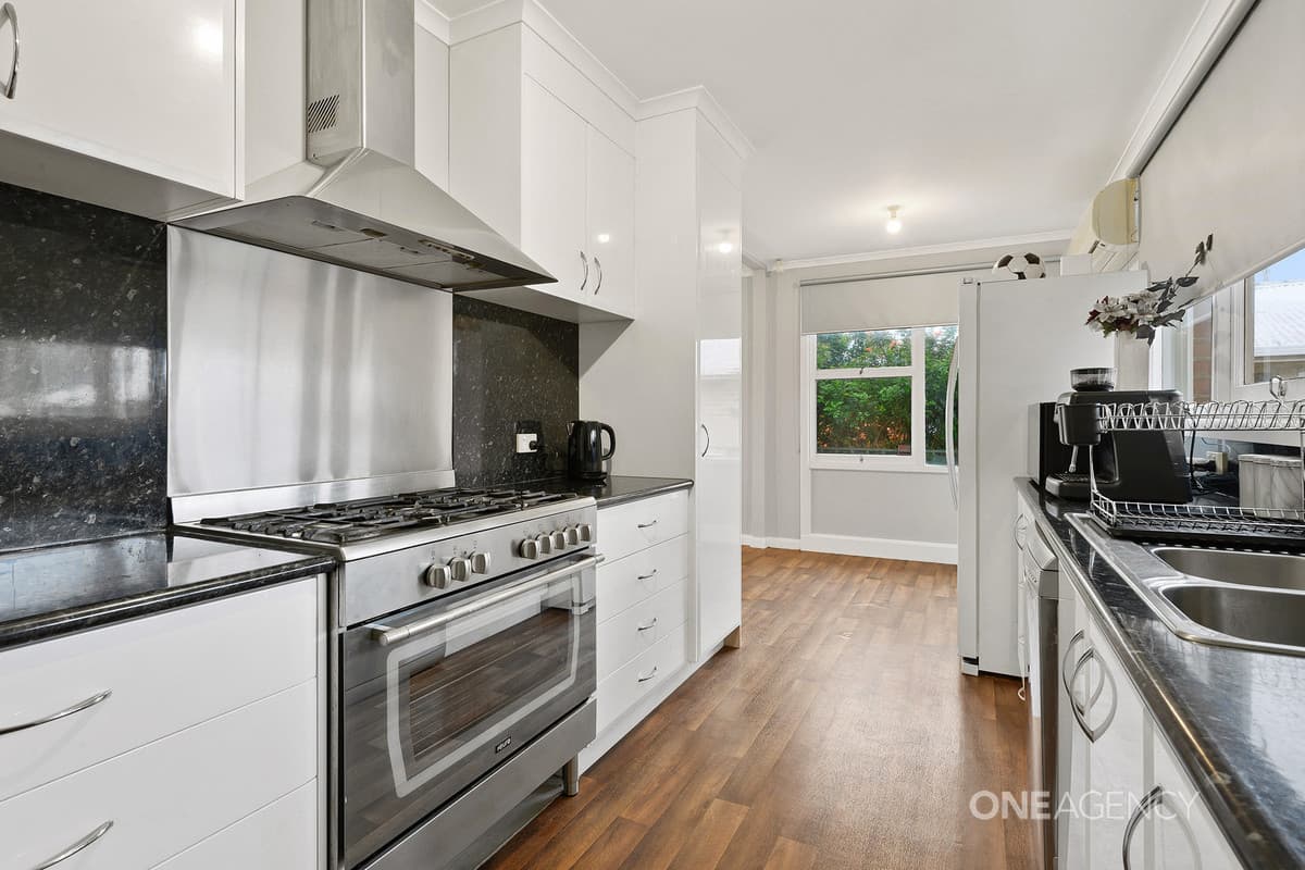10 Roslyn Avenue, Romaine, Romaine - Thumbnail 2