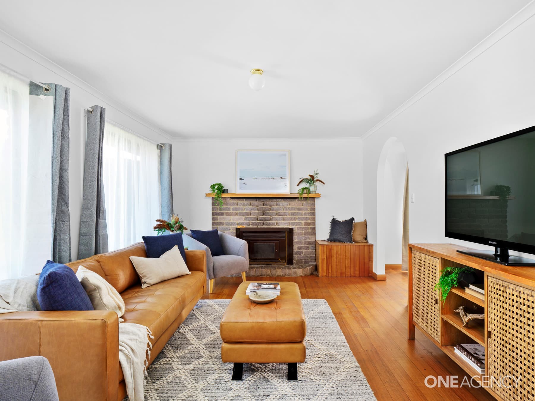 1 Mount Stuart Drive, Newnham, Newnham - Thumbnail 2
