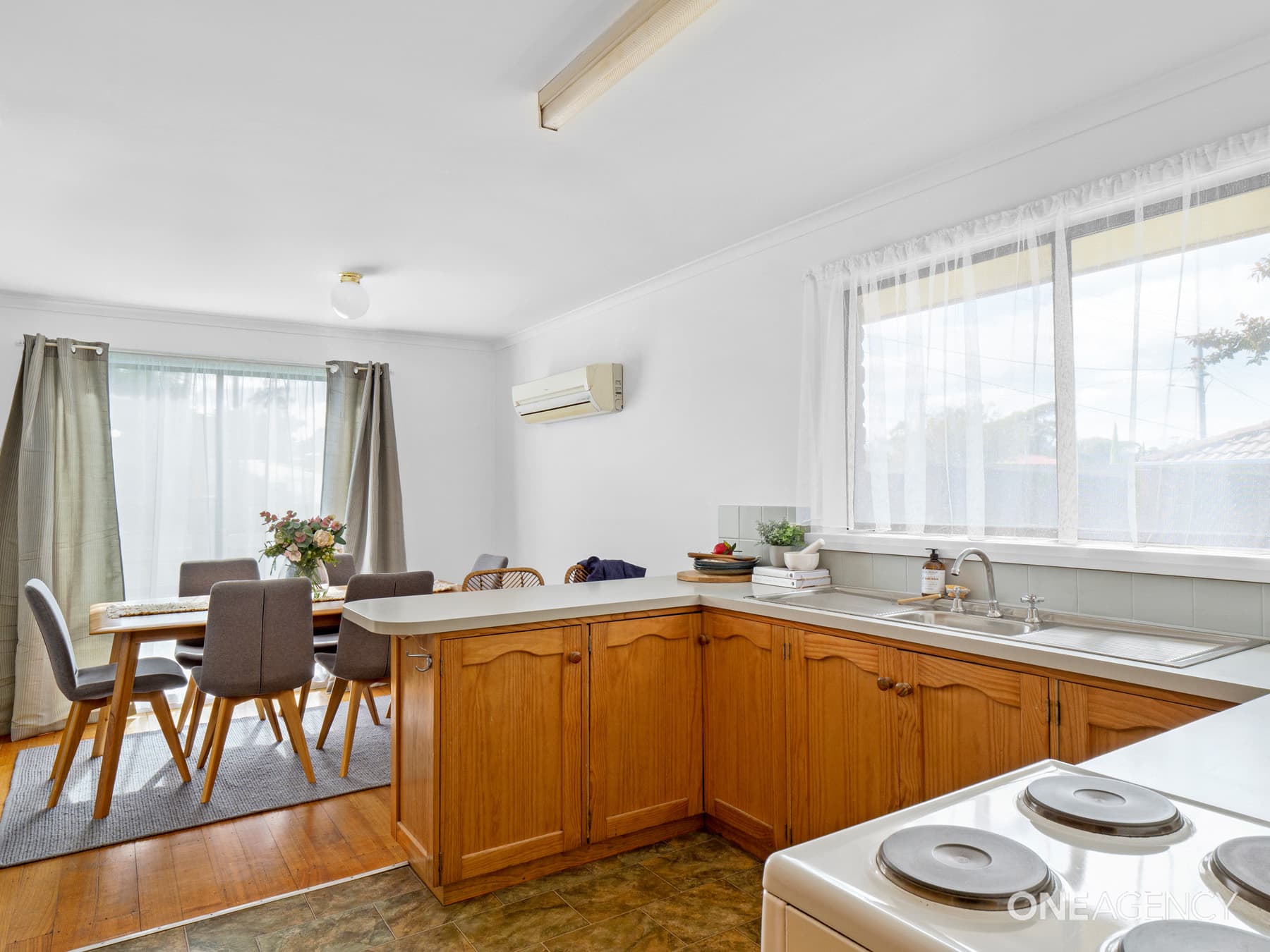 1 Mount Stuart Drive, Newnham, Newnham - Thumbnail 3