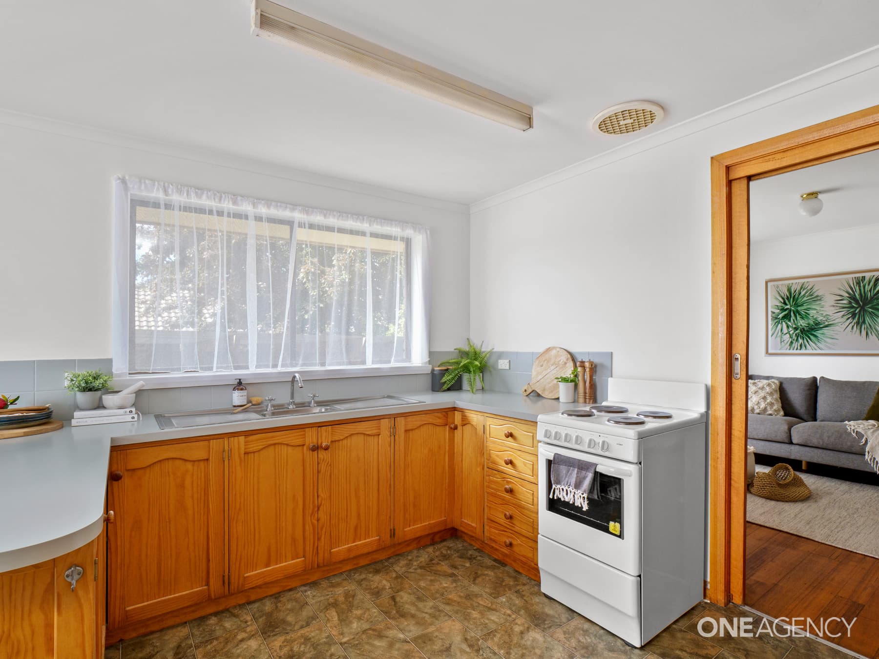 1 Mount Stuart Drive, Newnham, Newnham - Thumbnail 5
