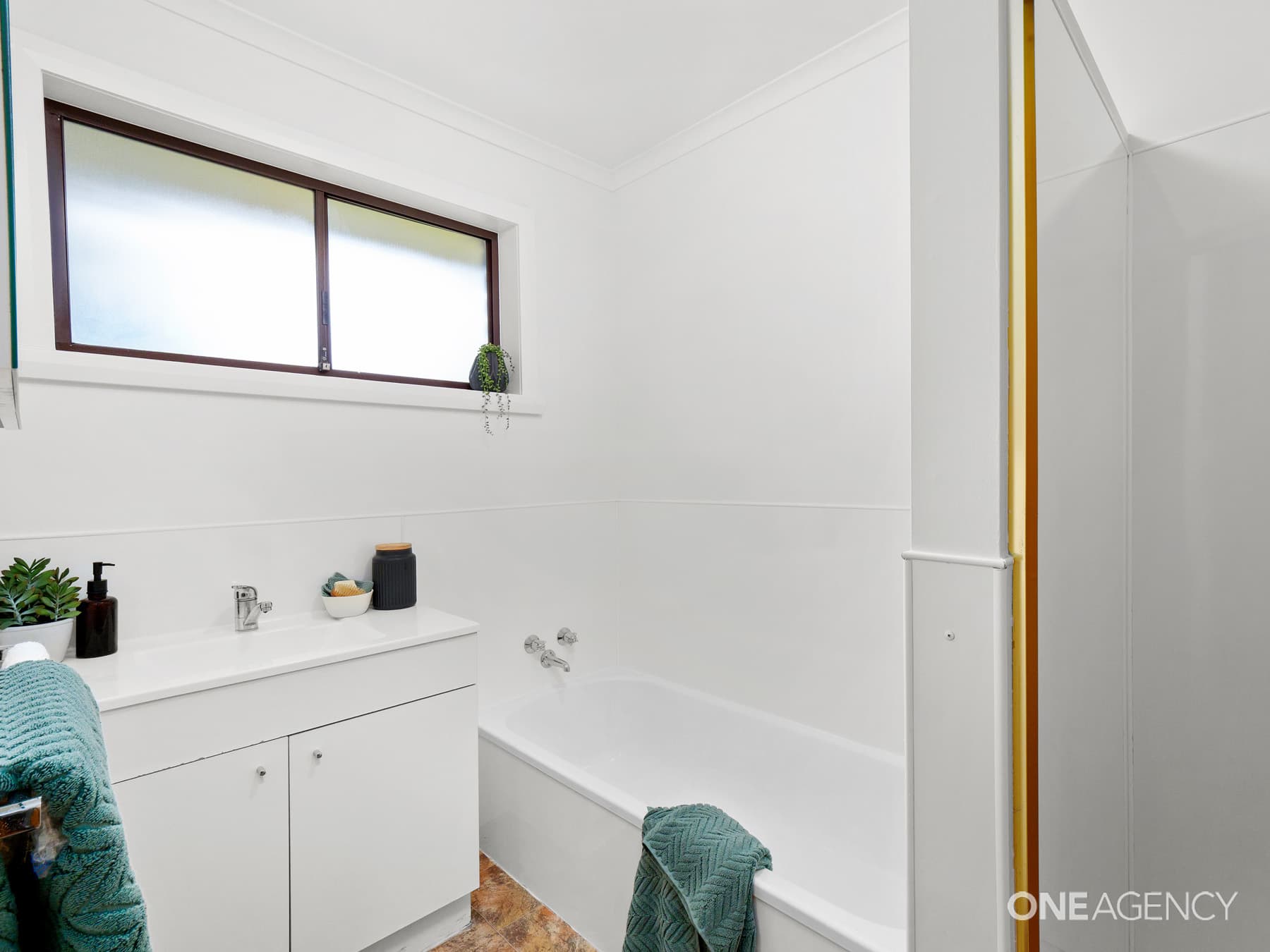 1 Mount Stuart Drive, Newnham, Newnham - Thumbnail 7