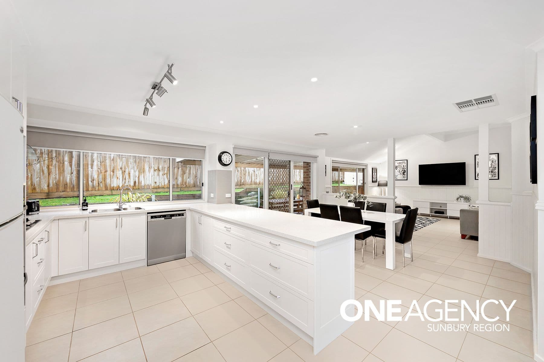 12 Heatherbrae Crescent, Sunbury, Sunbury - Thumbnail 6