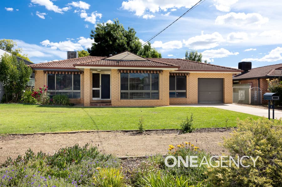 4 GARDENIA Avenue, Lake Albert, Lake Albert - Image 1