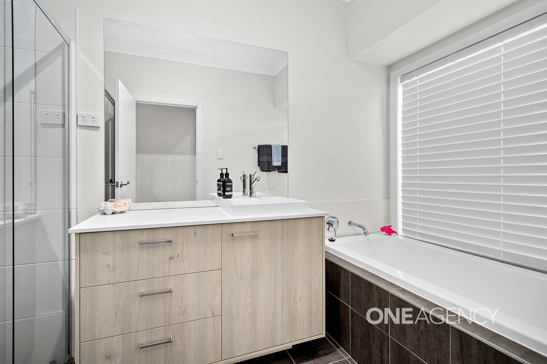 18 Honeybee Crescent, Calderwood, Calderwood - Thumbnail 8