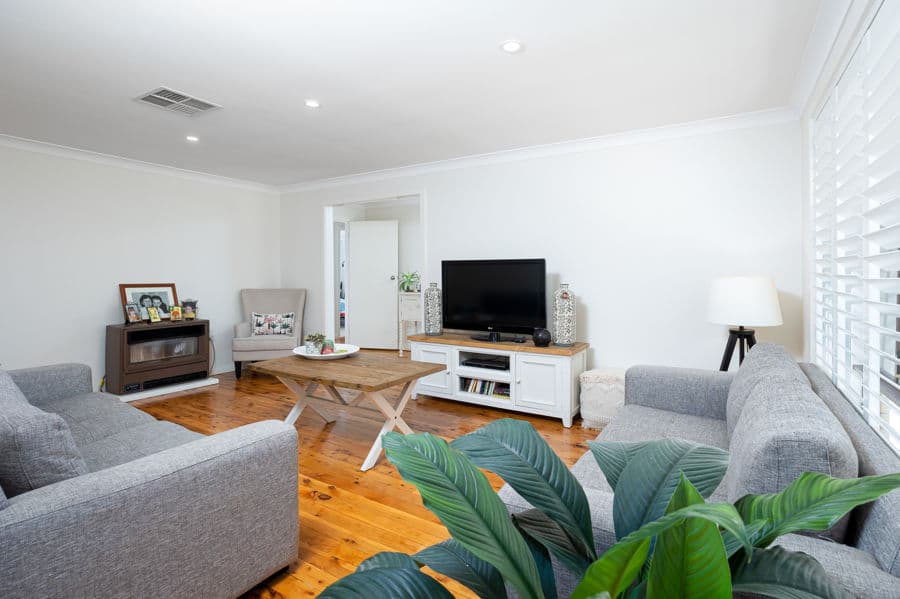 16 FAIRBAIRN Crescent, Kooringal, Kooringal - Thumbnail 3