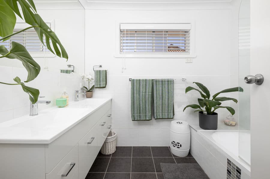 16 FAIRBAIRN Crescent, Kooringal, Kooringal - Thumbnail 8