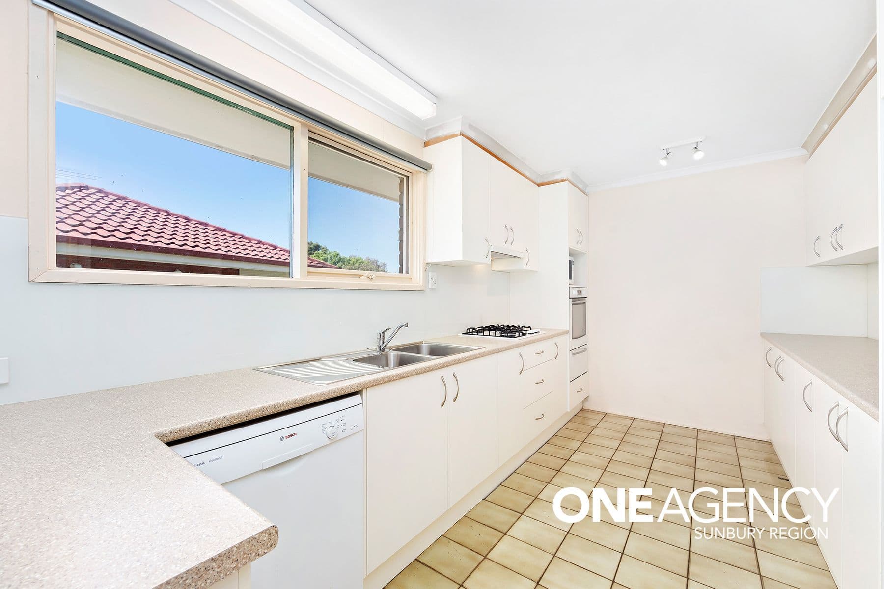 55 Keith Avenue, Sunbury, Sunbury - Thumbnail 5
