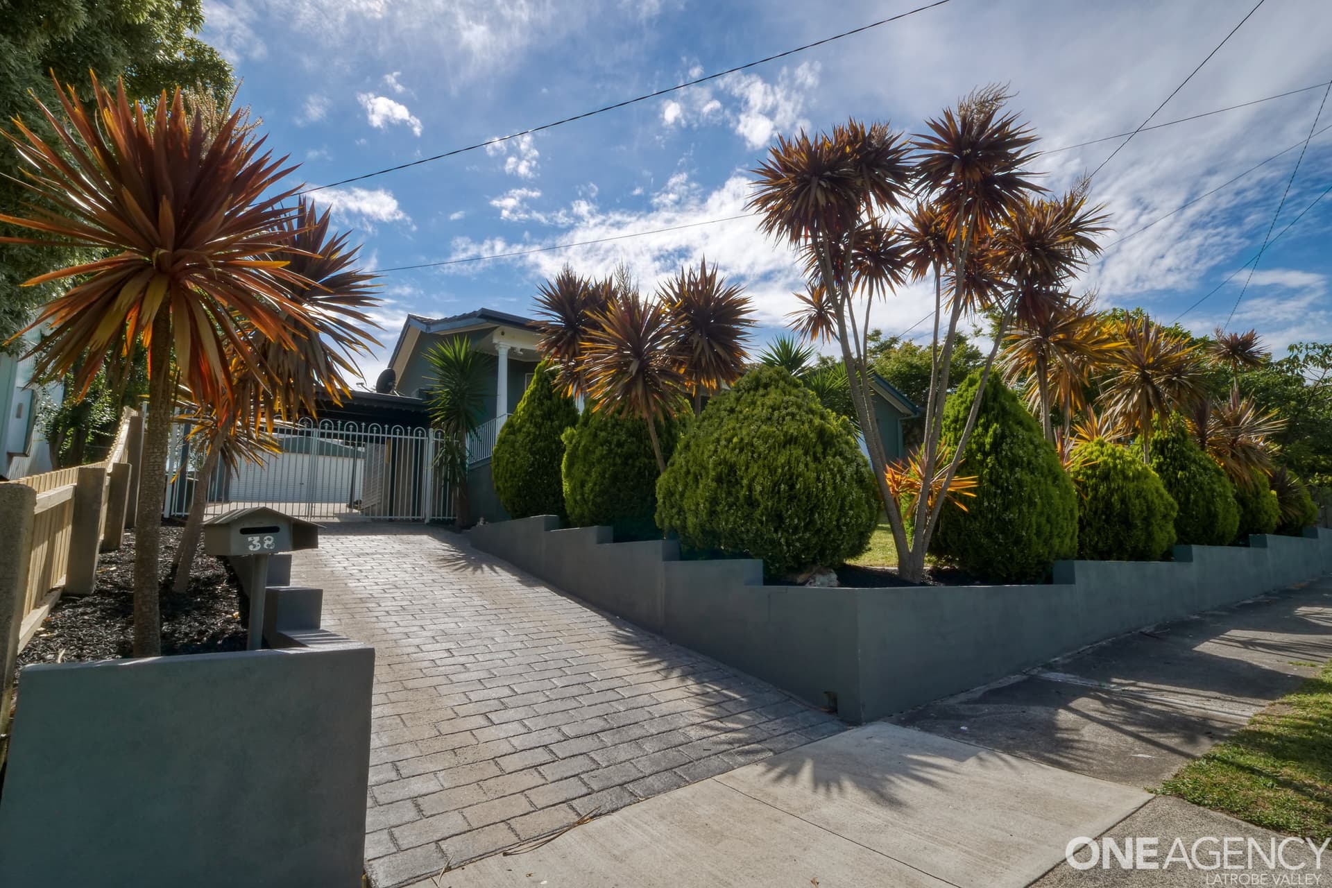 38 Smallburn Avenue, Newborough, Newborough - Thumbnail 2