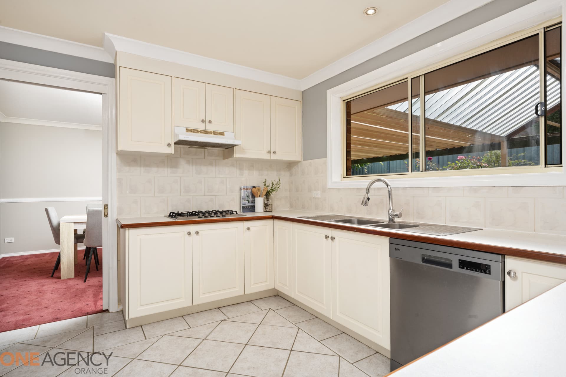 8 Madison Way, Orange, Orange - Thumbnail 3