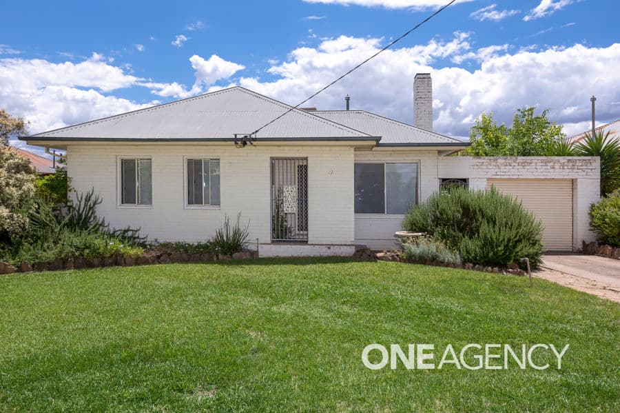 87 BOLGER Avenue, Mount Austin, Mount Austin - Image 1