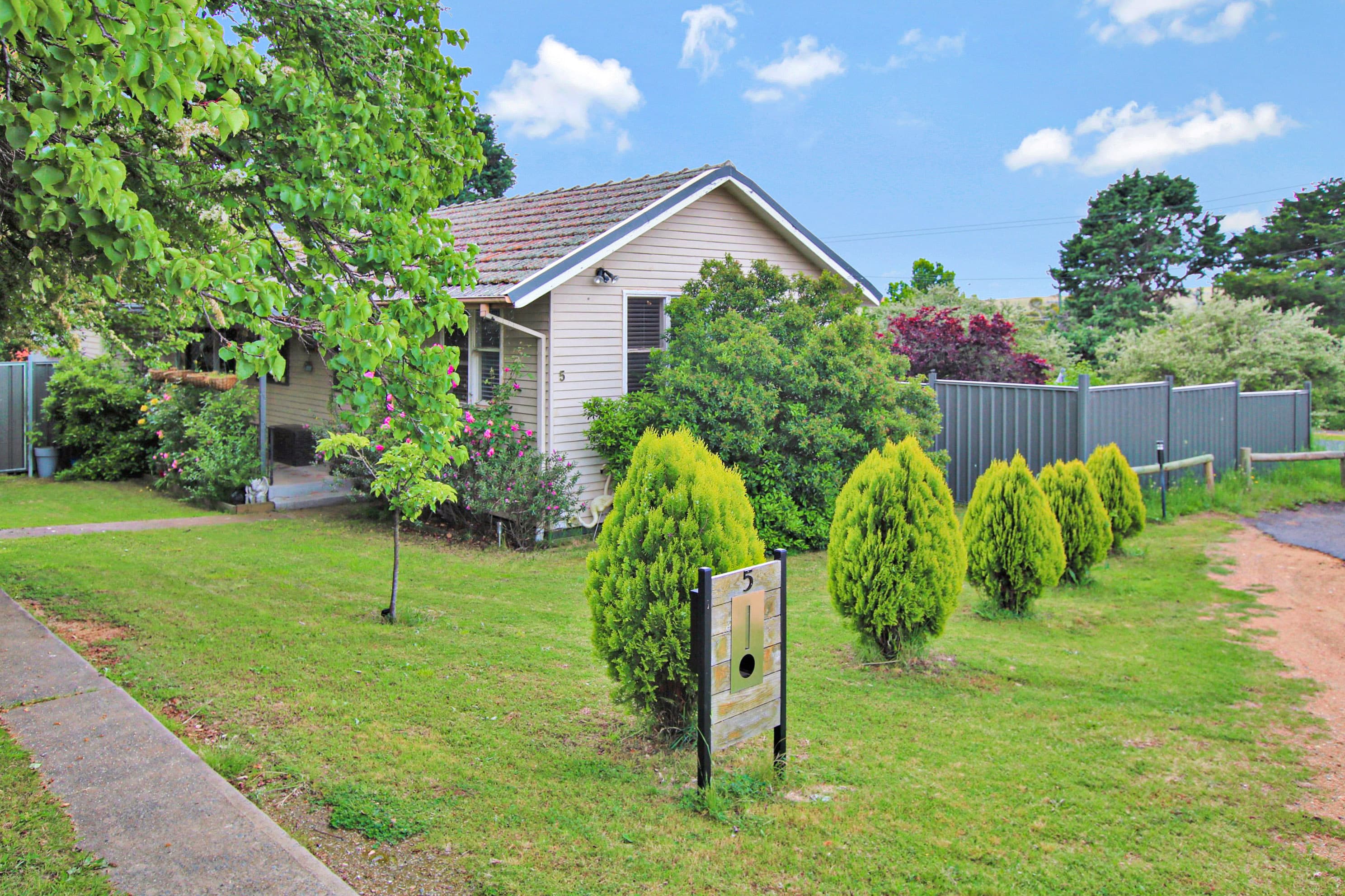 5 Kurang Place, Cooma, Cooma - Image 1
