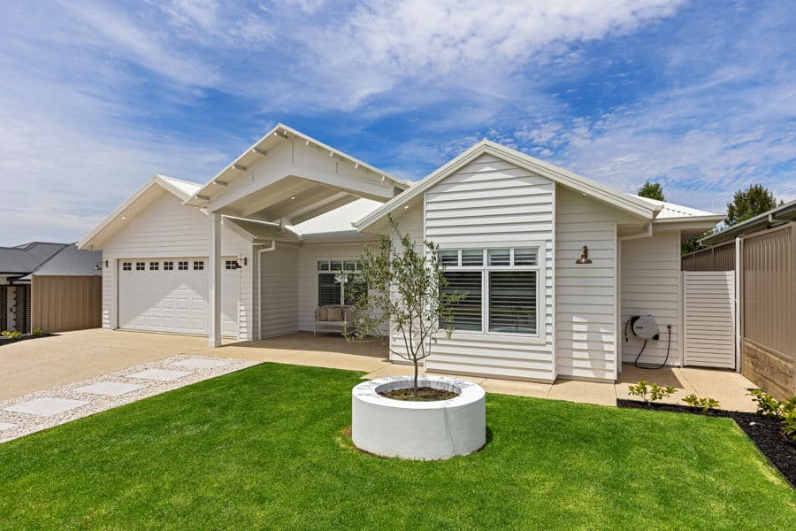 146 BRADMAN Drive, Boorooma, Boorooma - Image 1