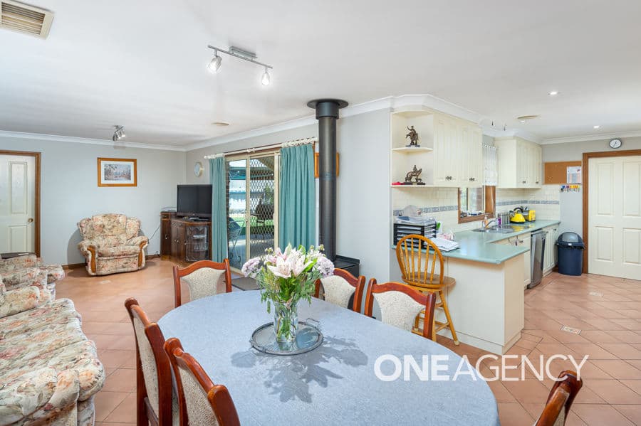 29 WOOMERA Place, Glenfield Park, Glenfield Park - Thumbnail 2