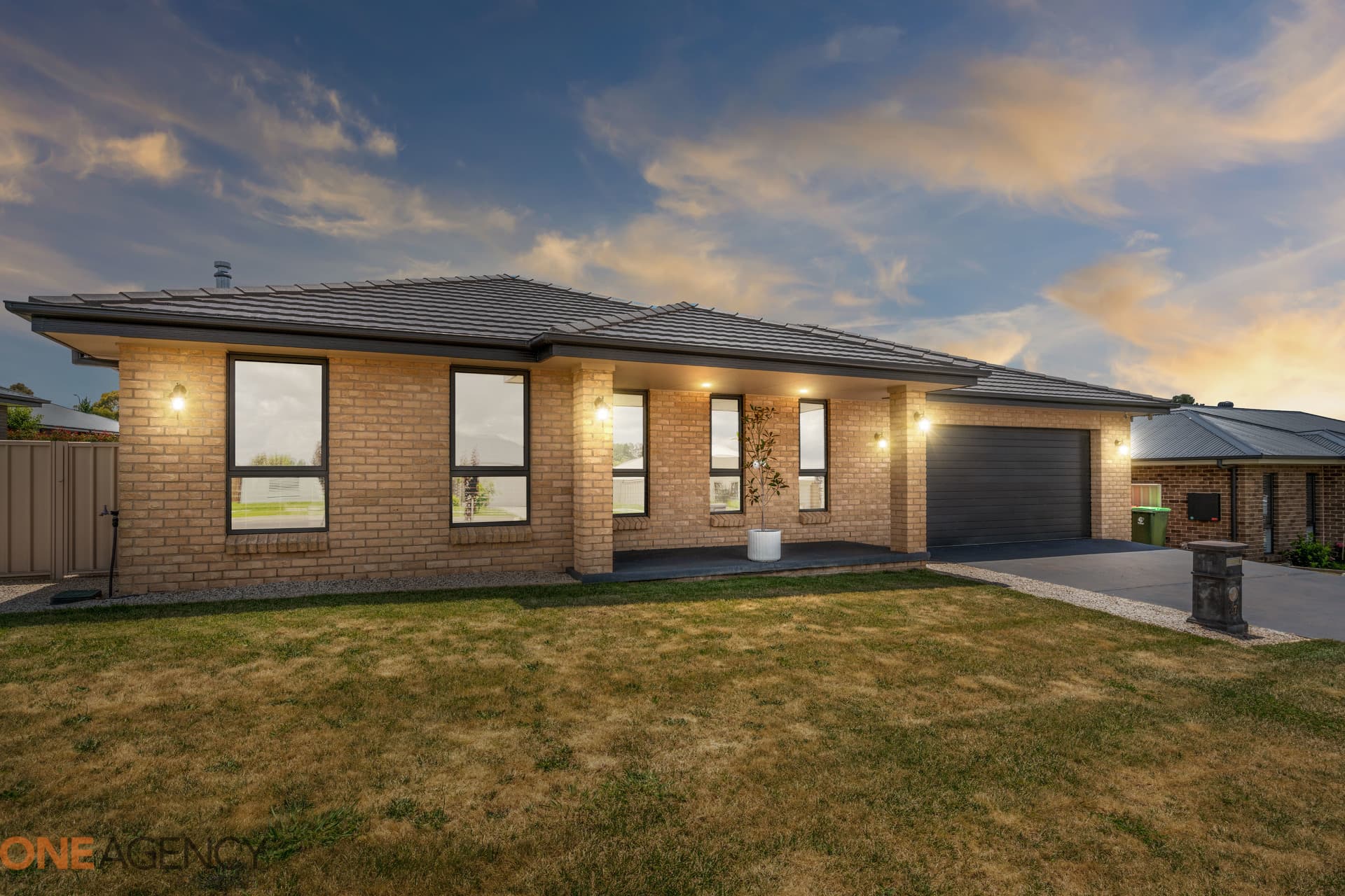 27 Turquoise Way, Orange, Orange - Image 1