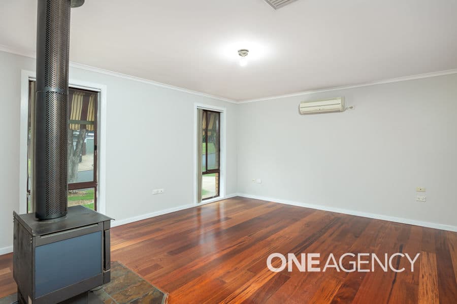 29 TRUSCOTT Drive, Ashmont, Ashmont - Thumbnail 2