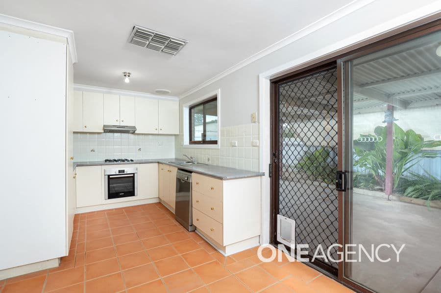 29 TRUSCOTT Drive, Ashmont, Ashmont - Thumbnail 3