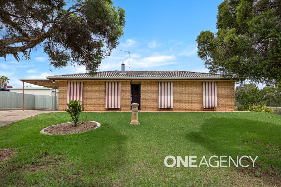 29 TRUSCOTT Drive, Ashmont, Ashmont - Image 1