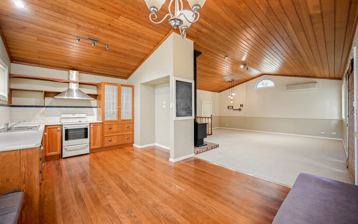 107 Davies Avenue, Springwood, Springwood - Thumbnail 3