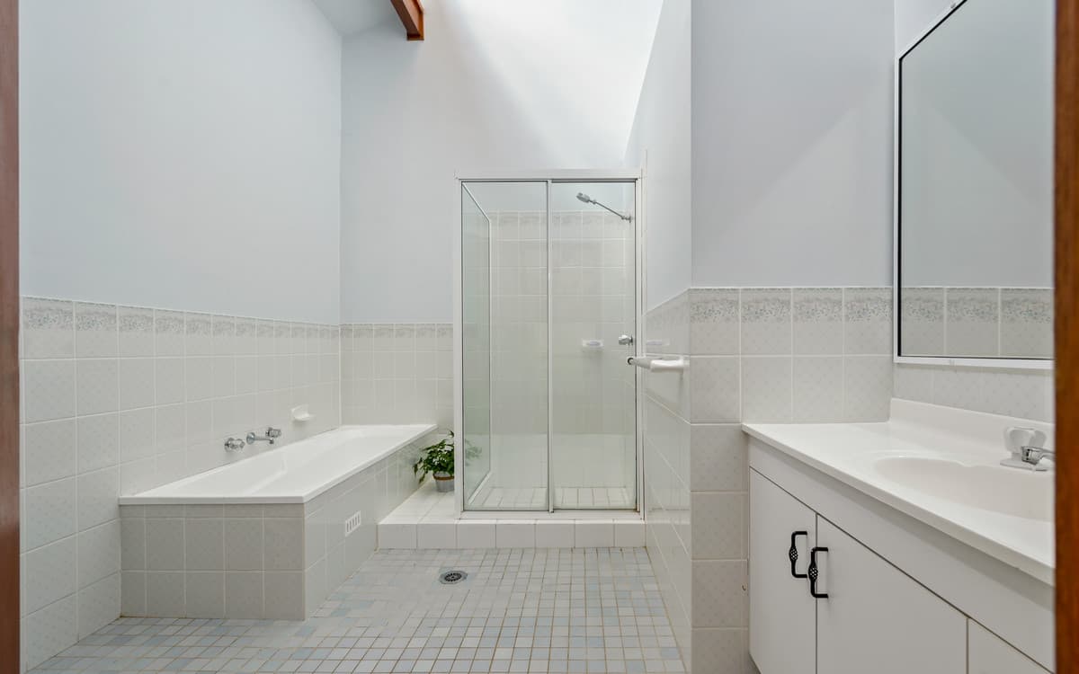 33/2 Valley Road (The Glen Cres), Springwood, Springwood - Thumbnail 6