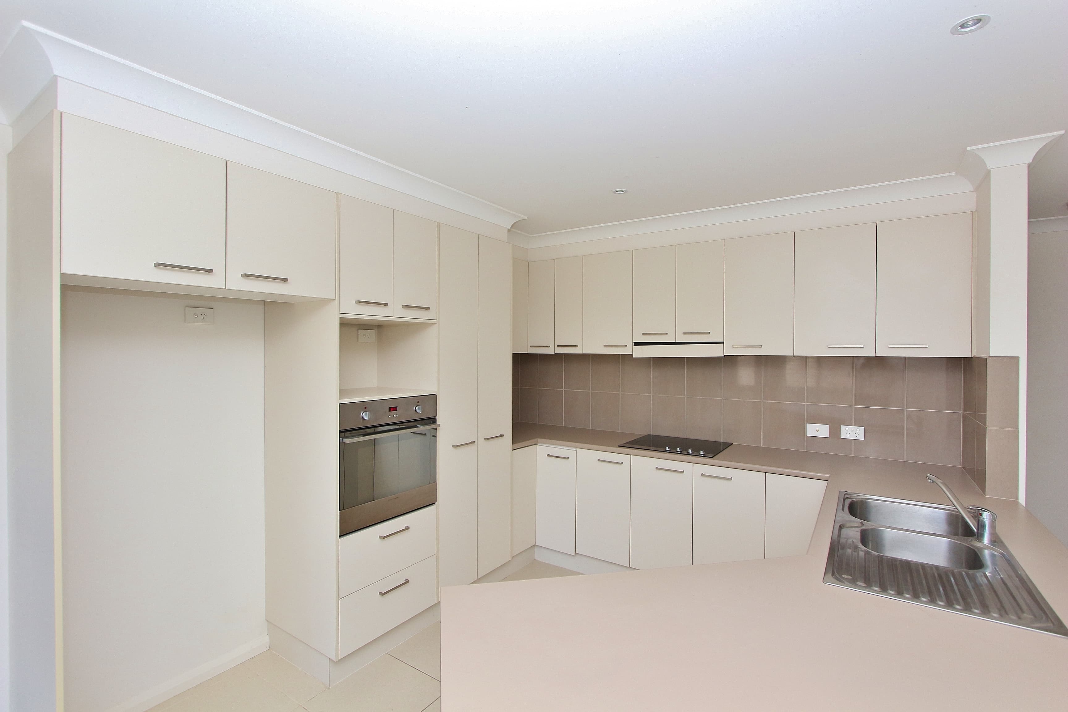 14 Mountain Spring Drive, Kendall, Kendall - Thumbnail 5