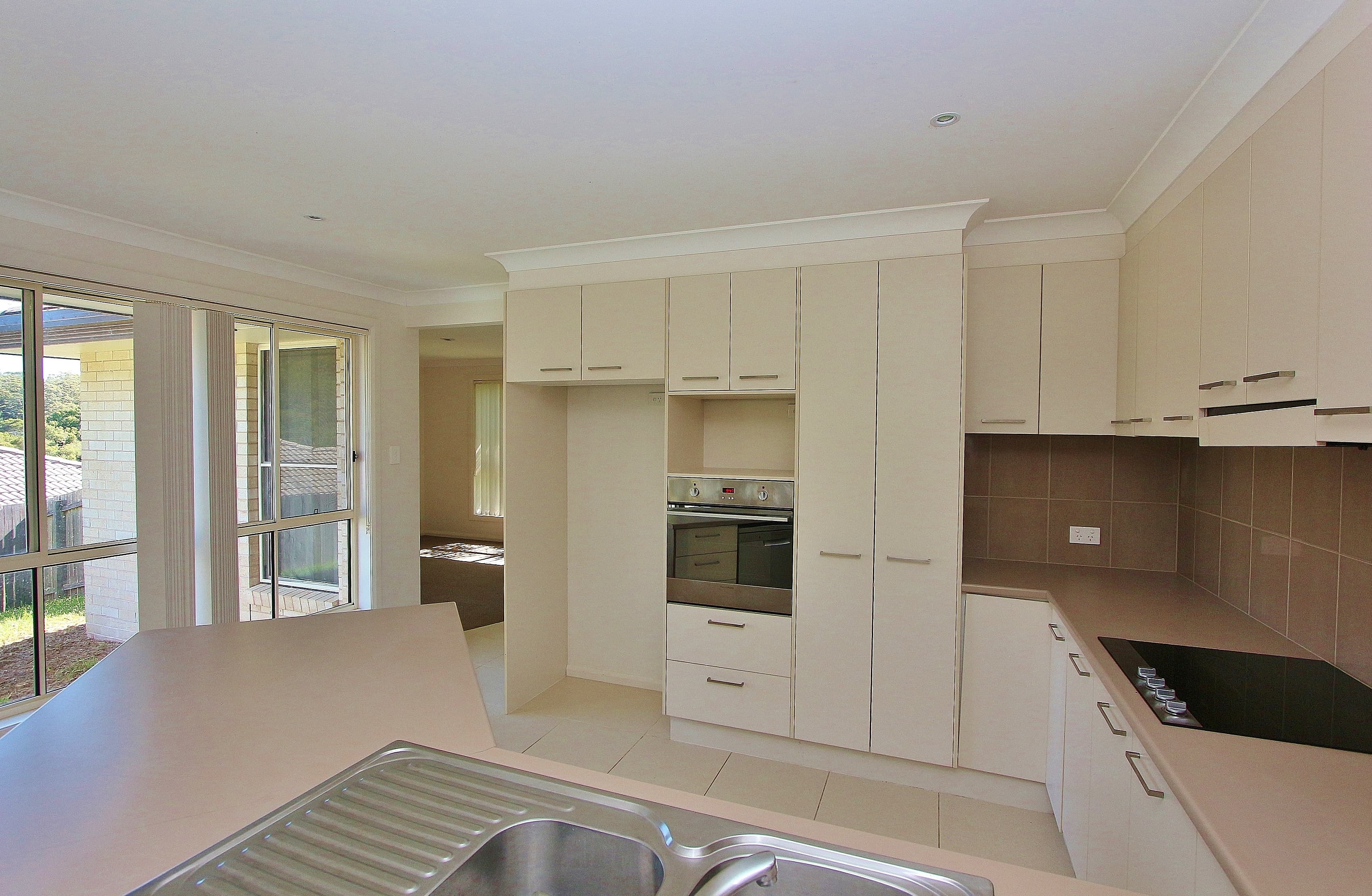 14 Mountain Spring Drive, Kendall, Kendall - Thumbnail 2