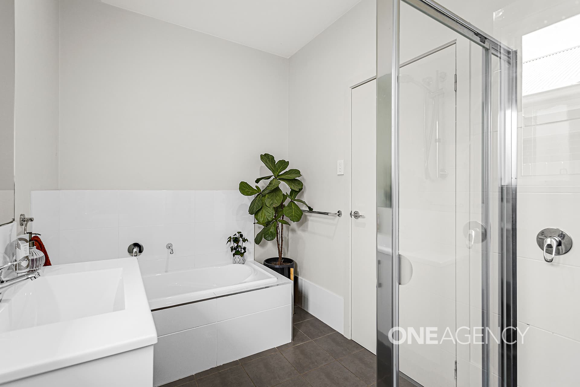 10 Balmoral Parade, Tullimbar, Tullimbar - Thumbnail 8