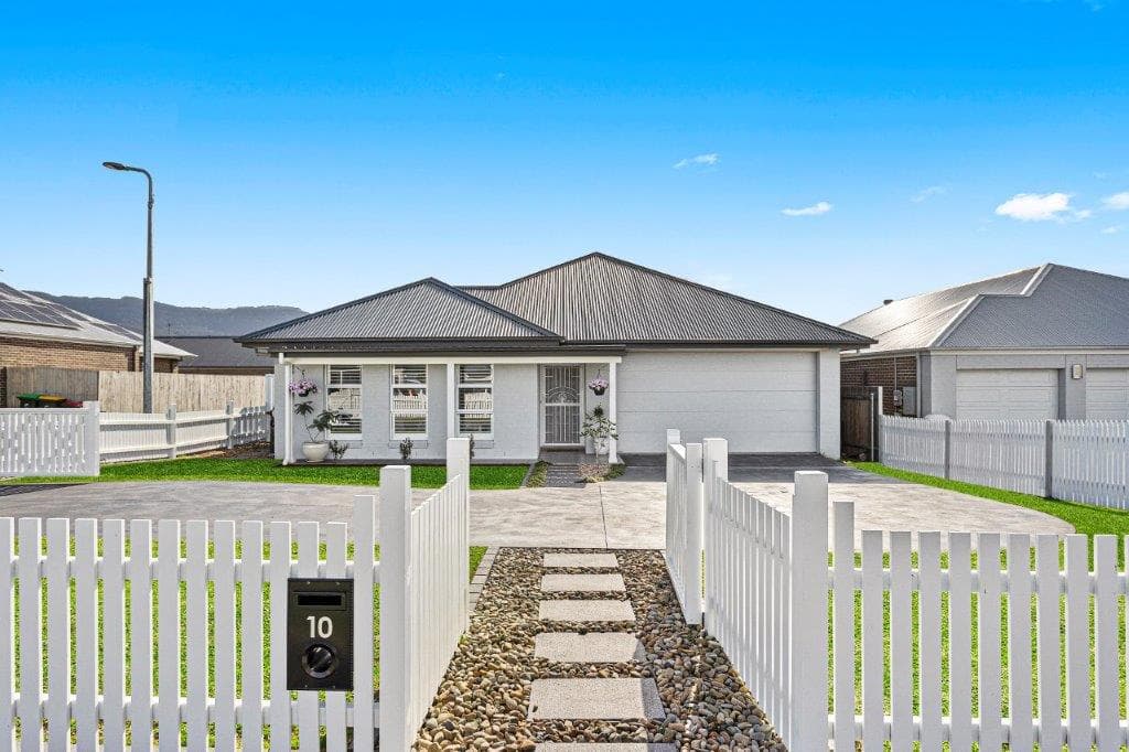10 Balmoral Parade, Tullimbar, Tullimbar - Image 1