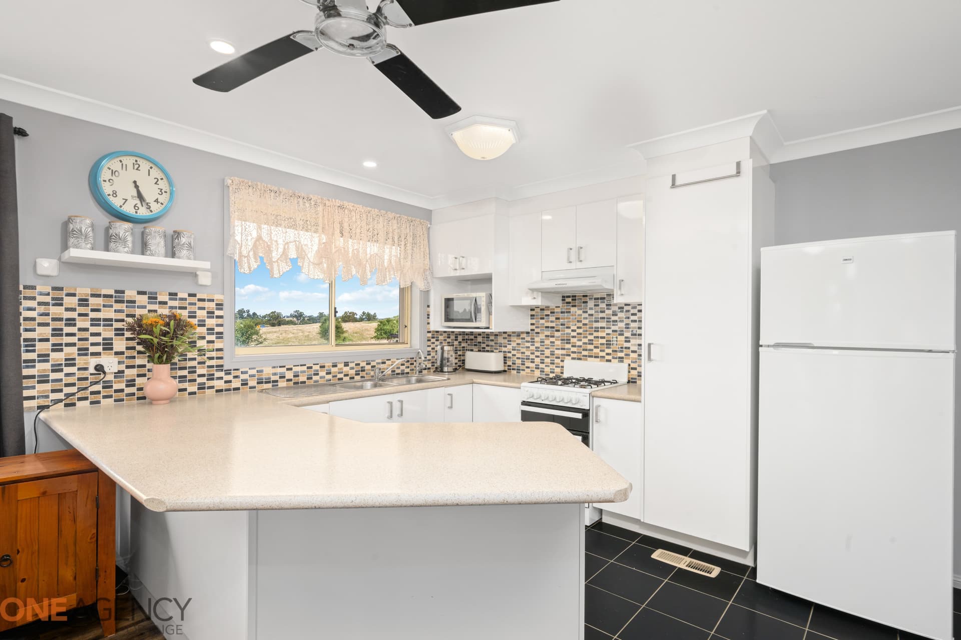 19 Sheldon Crescent, Orange, Orange - Thumbnail 2