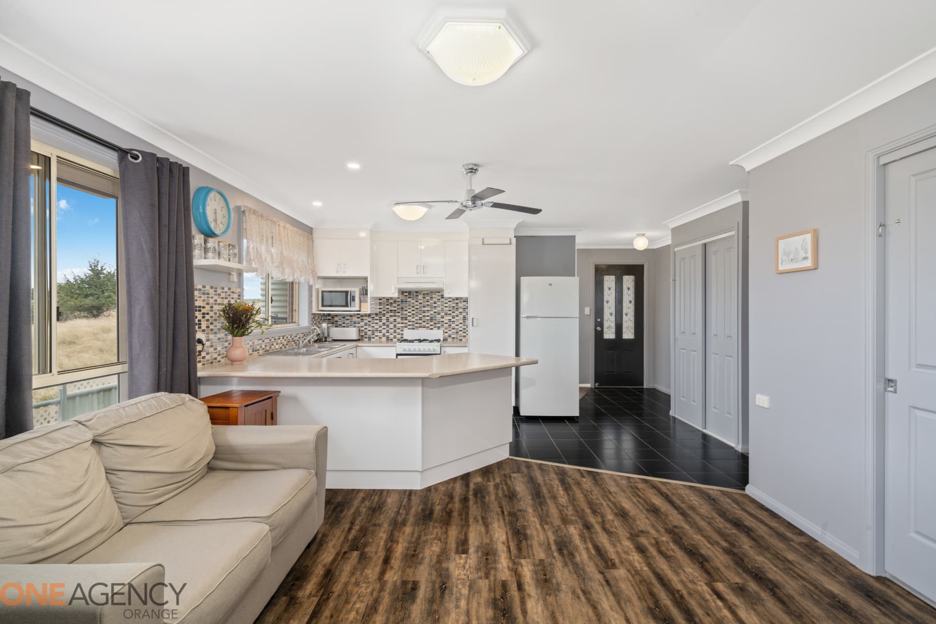 19 Sheldon Crescent, Orange, Orange - Thumbnail 3