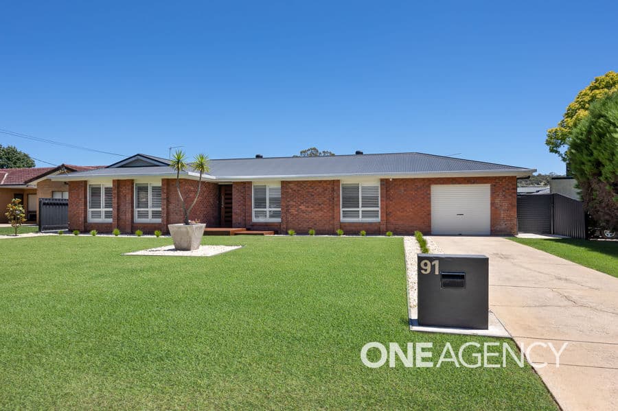 91 BALMORAL Crescent, Lake Albert, Lake Albert - Image 1
