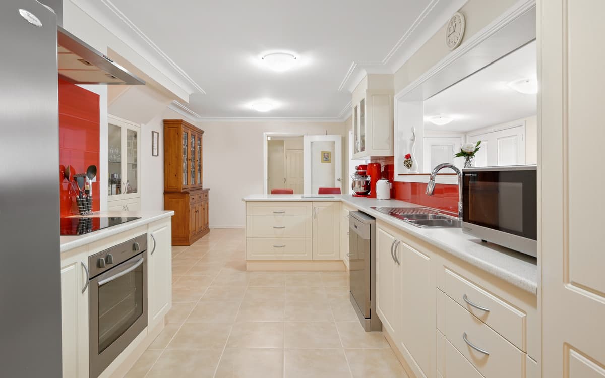 6 Sunset Boulevard, Winmalee, Winmalee - Thumbnail 3