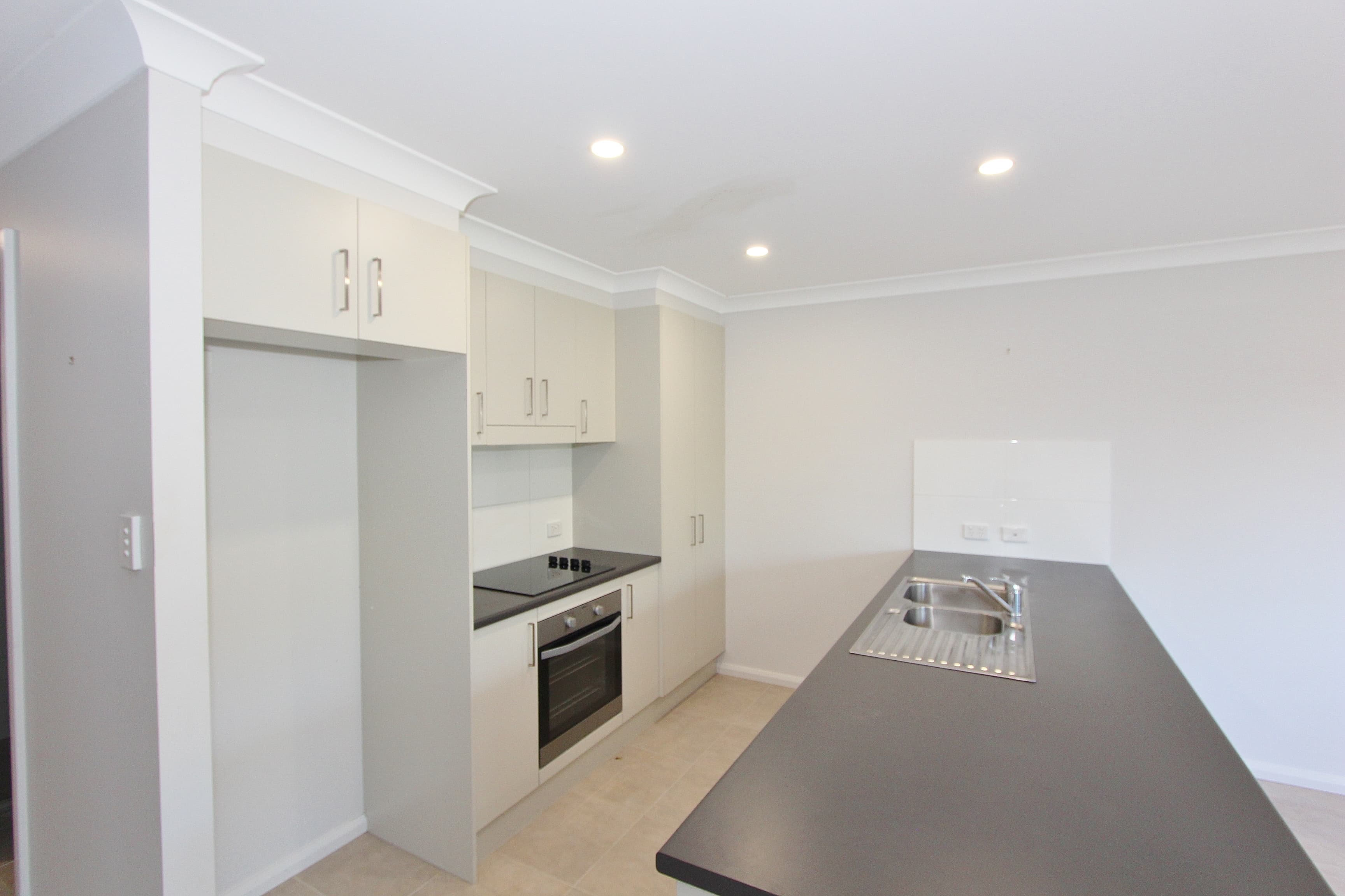 8 Charlotte Place, Kendall, Kendall - Thumbnail 3
