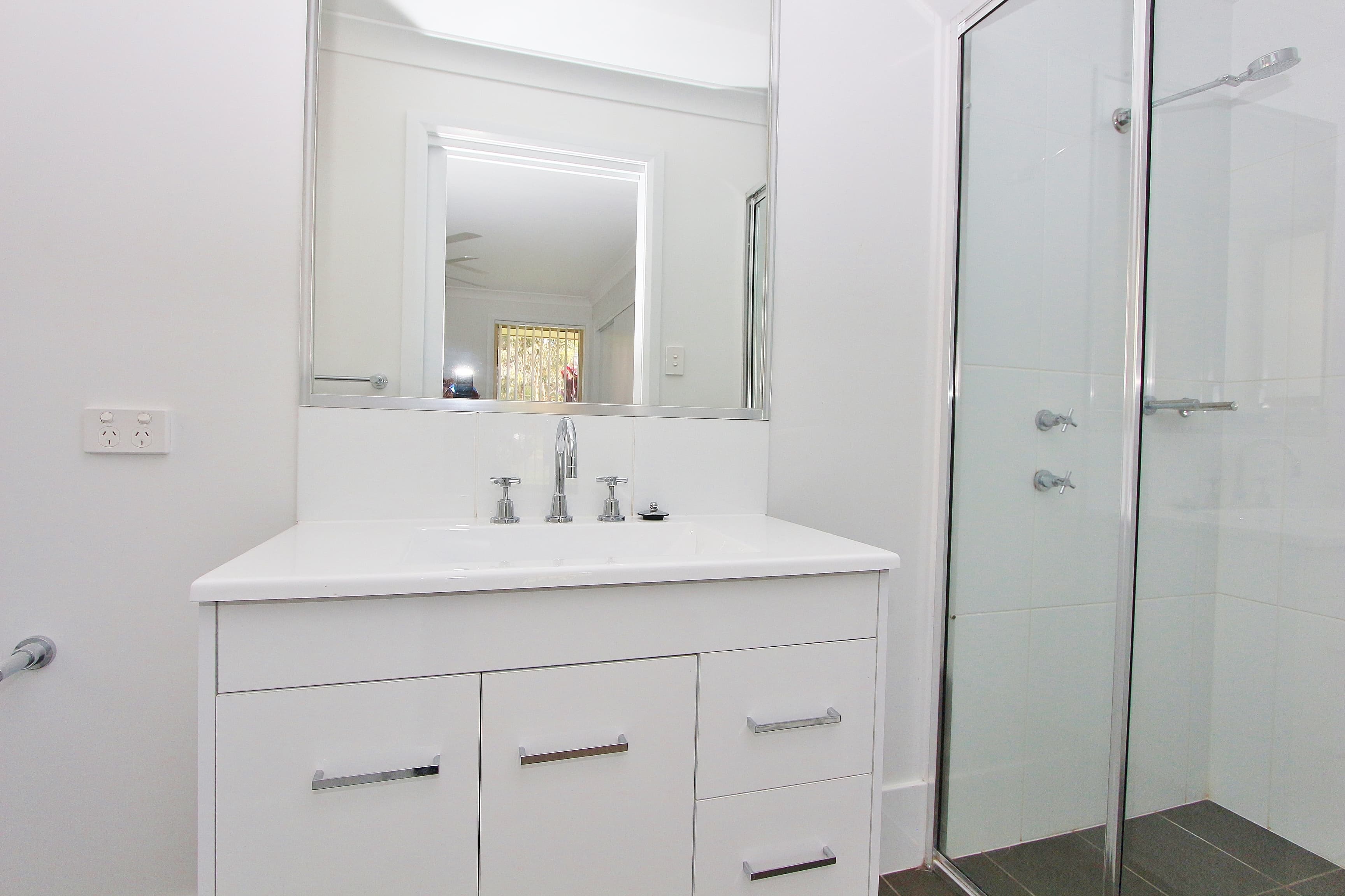 9 Charlotte Place, Kendall, Kendall - Thumbnail 5