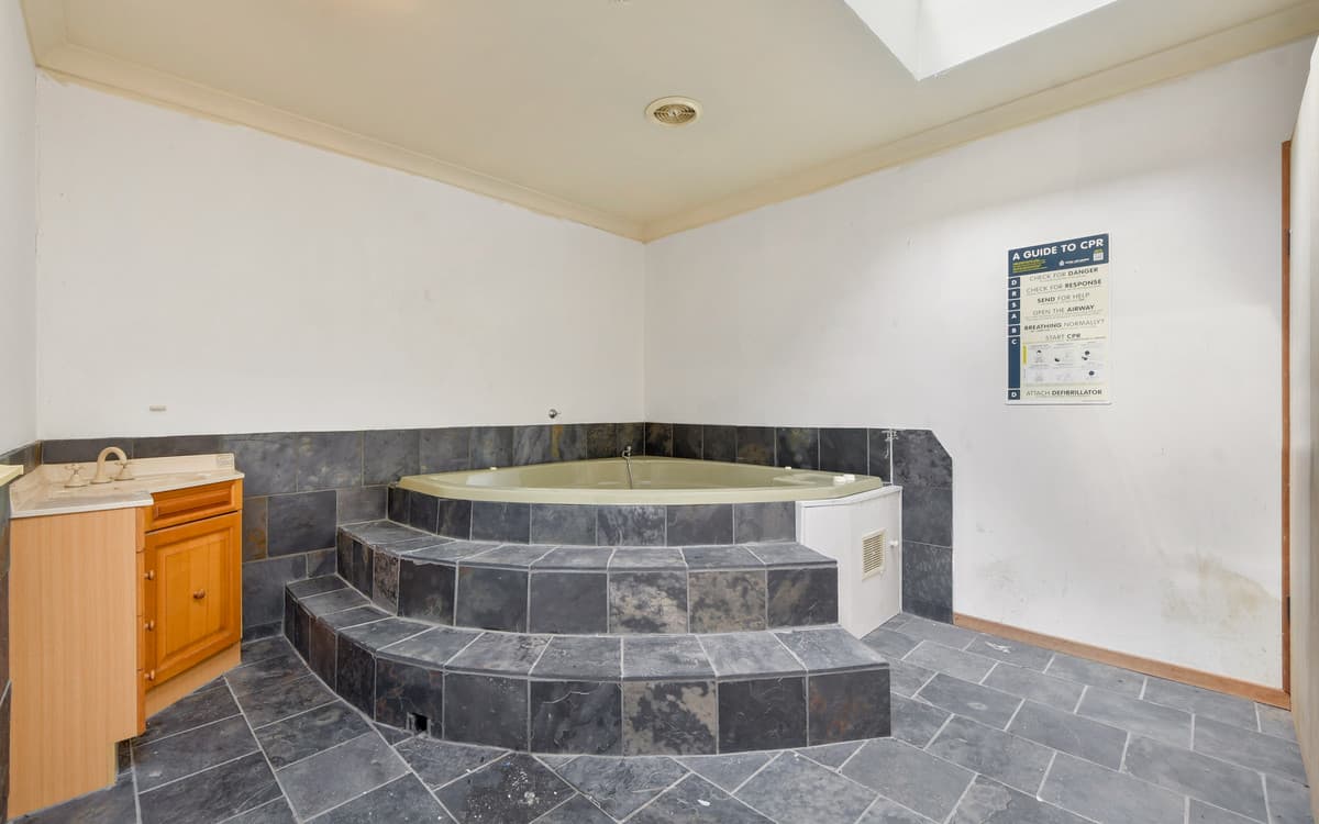 12 Booker Road, Hawkesbury Heights, Hawkesbury Heights - Thumbnail 4
