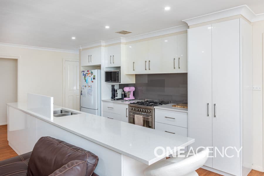 17 PALDI Crescent, Glenfield Park, Glenfield Park - Thumbnail 4