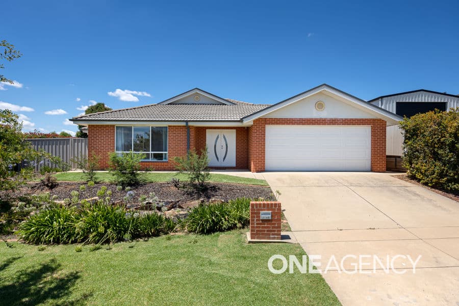 60 YARRAWAH Crescent, Bourkelands, Bourkelands - Image 1