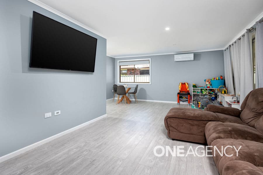 21 PINAROO Drive, Glenfield Park, Glenfield Park - Thumbnail 2