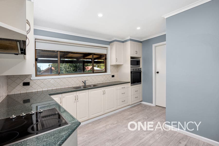 21 PINAROO Drive, Glenfield Park, Glenfield Park - Thumbnail 5