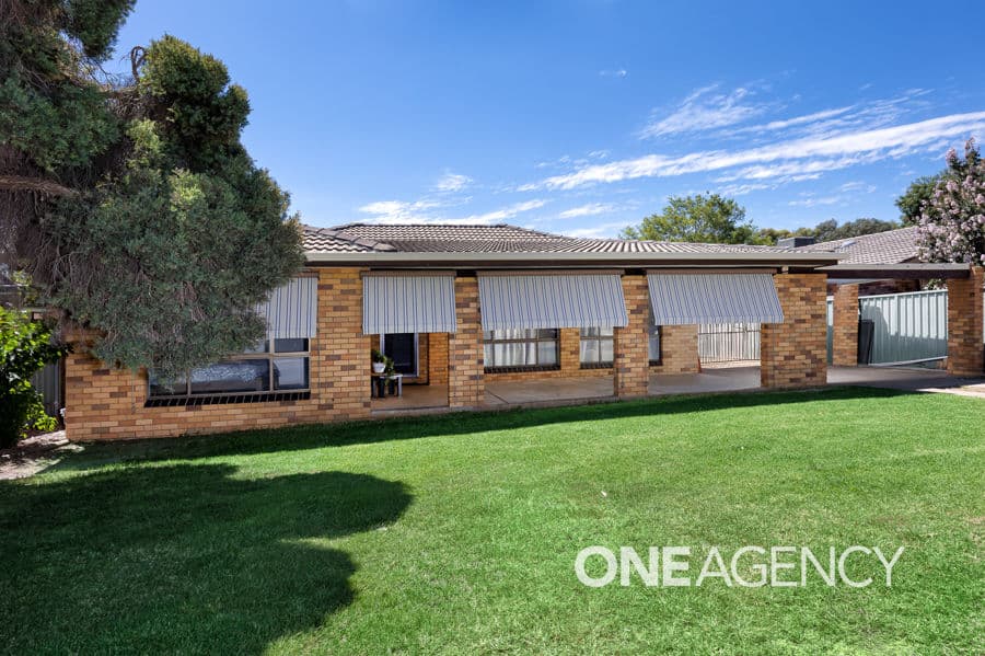 21 PINAROO Drive, Glenfield Park, Glenfield Park - Image 1