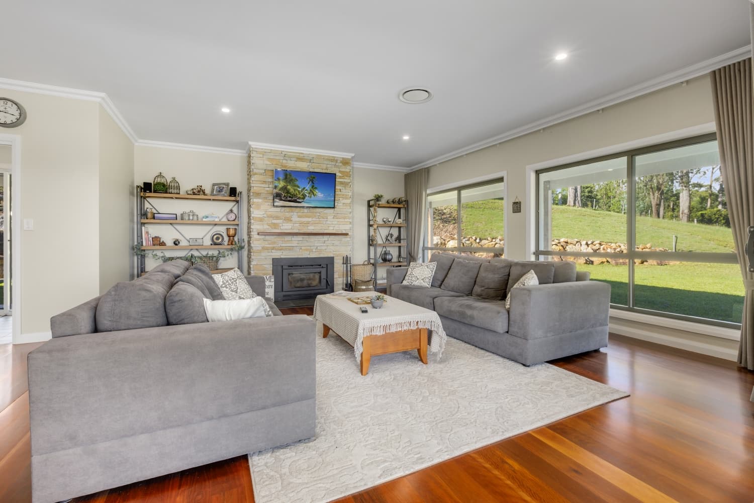 17 Lake Ridge Drive, Kew, Kew - Thumbnail 2