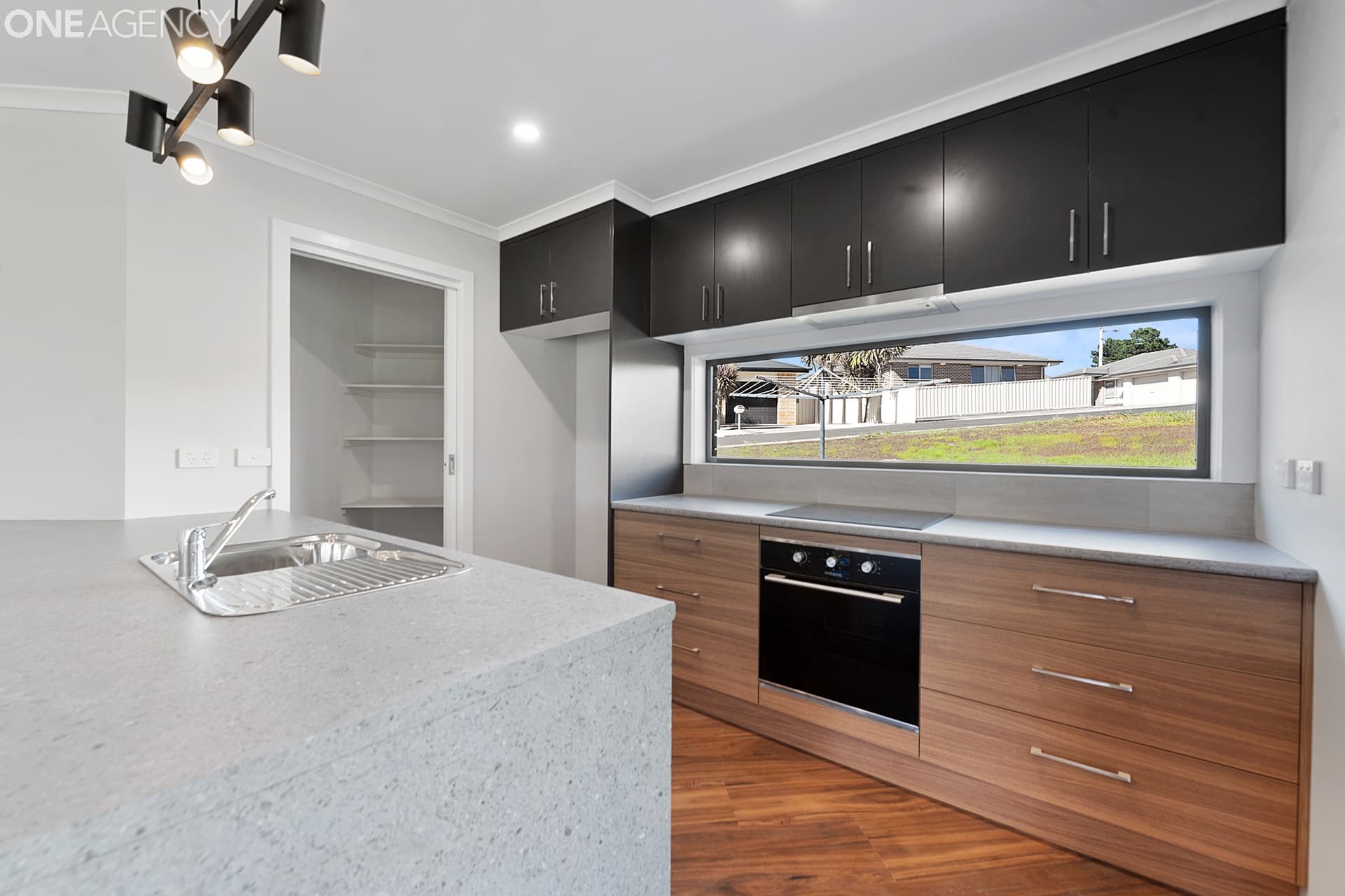 8 Rowena Court, Devonport, Devonport - Thumbnail 3