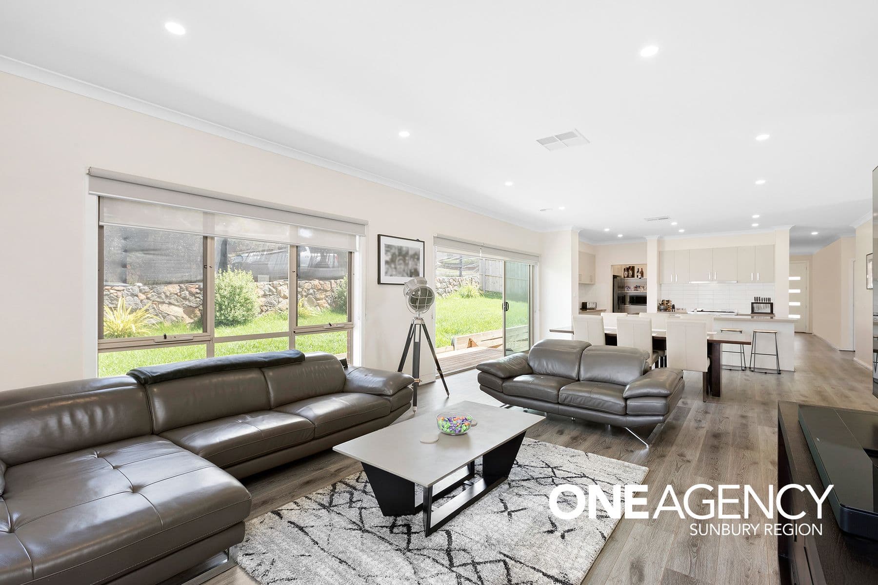 9 Grand Ridge Way, Sunbury, Sunbury - Thumbnail 2
