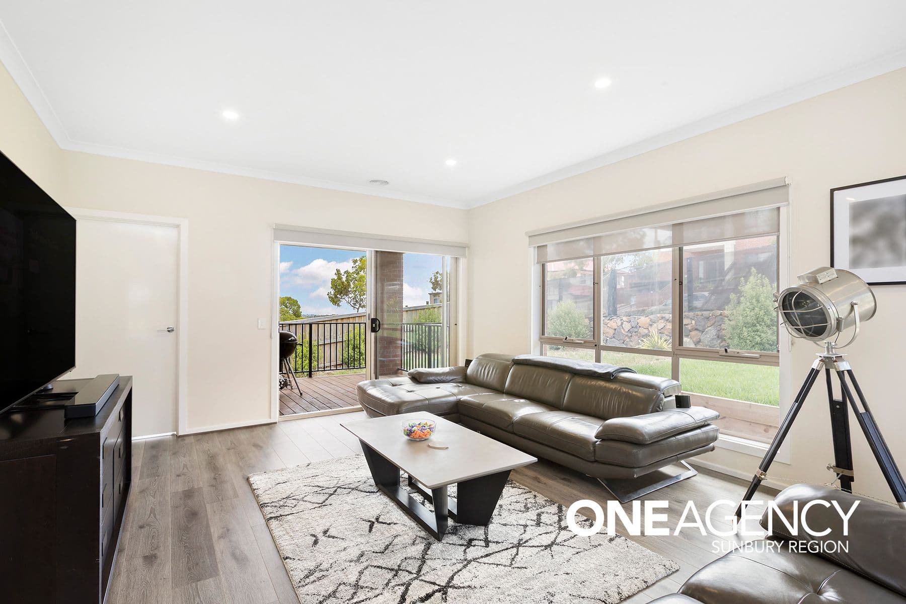 9 Grand Ridge Way, Sunbury, Sunbury - Thumbnail 3