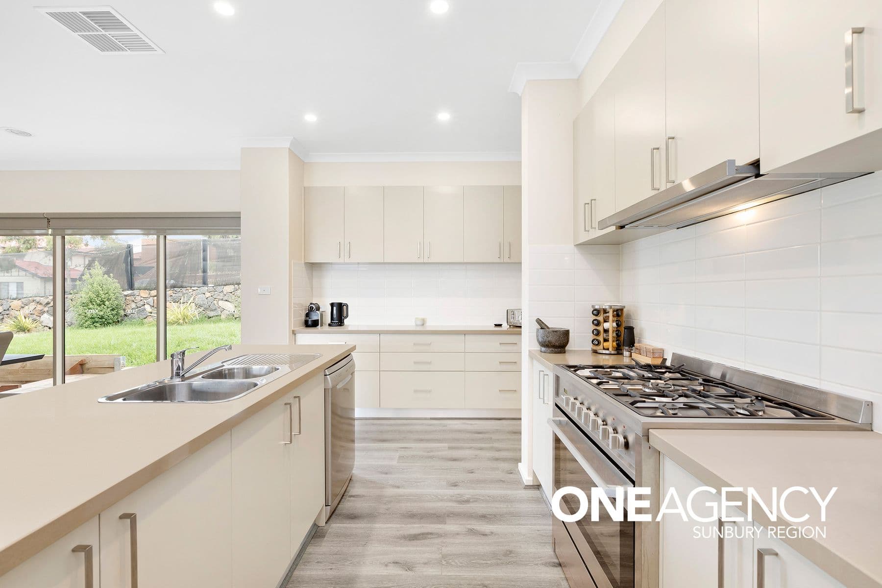 9 Grand Ridge Way, Sunbury, Sunbury - Thumbnail 5