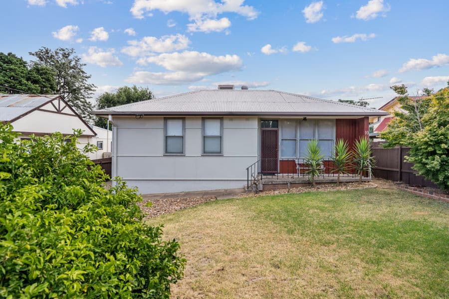 10 SPOONER Avenue, Mount Austin, Mount Austin - Thumbnail 2