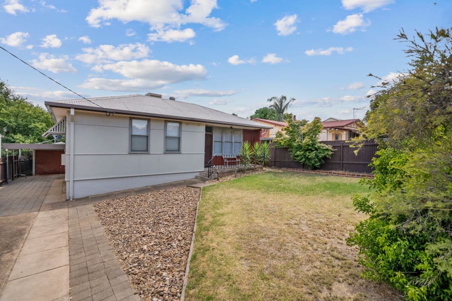 10 SPOONER Avenue, Mount Austin, Mount Austin - Image 1