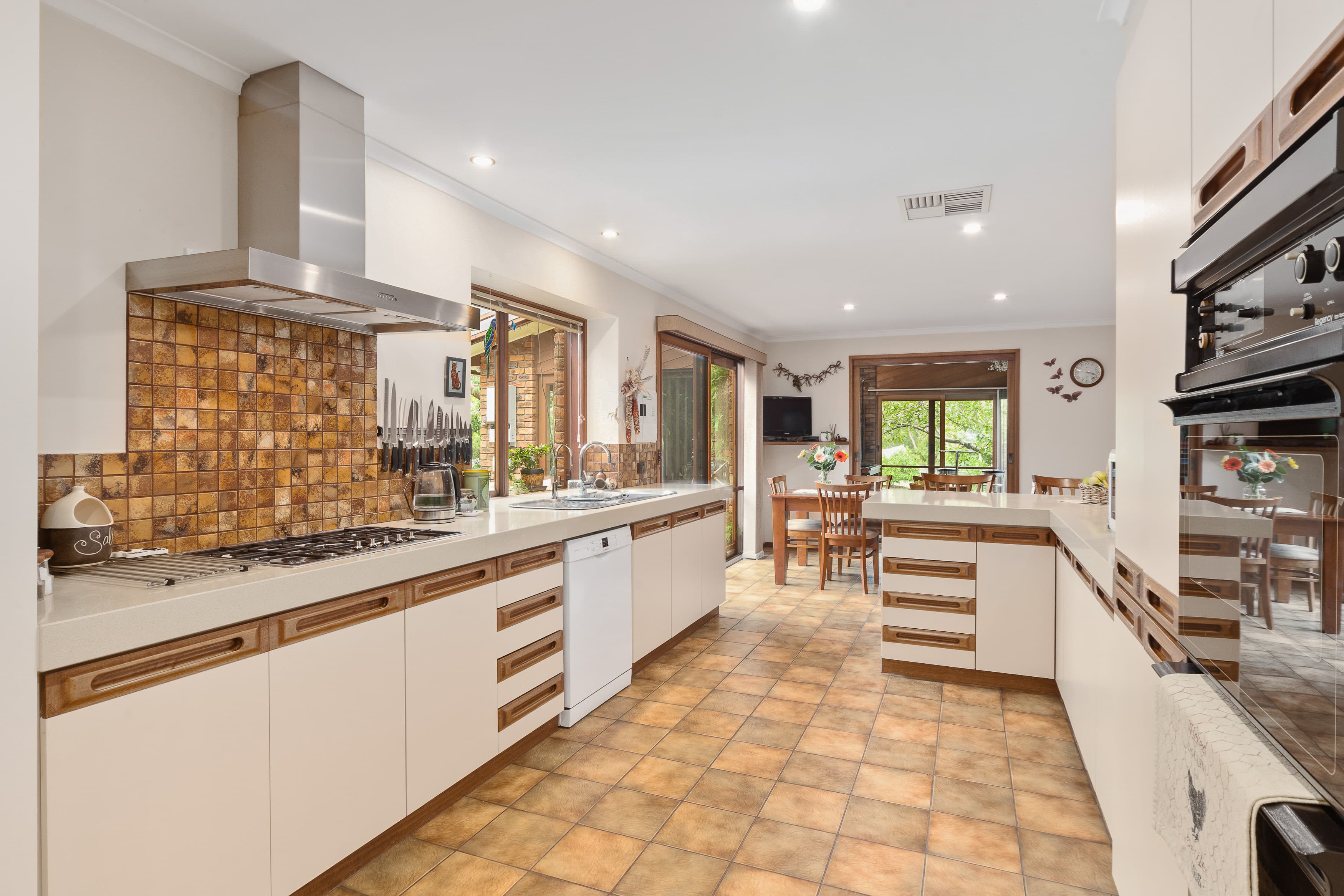 3 Compass Court, Somerville, Somerville - Thumbnail 8