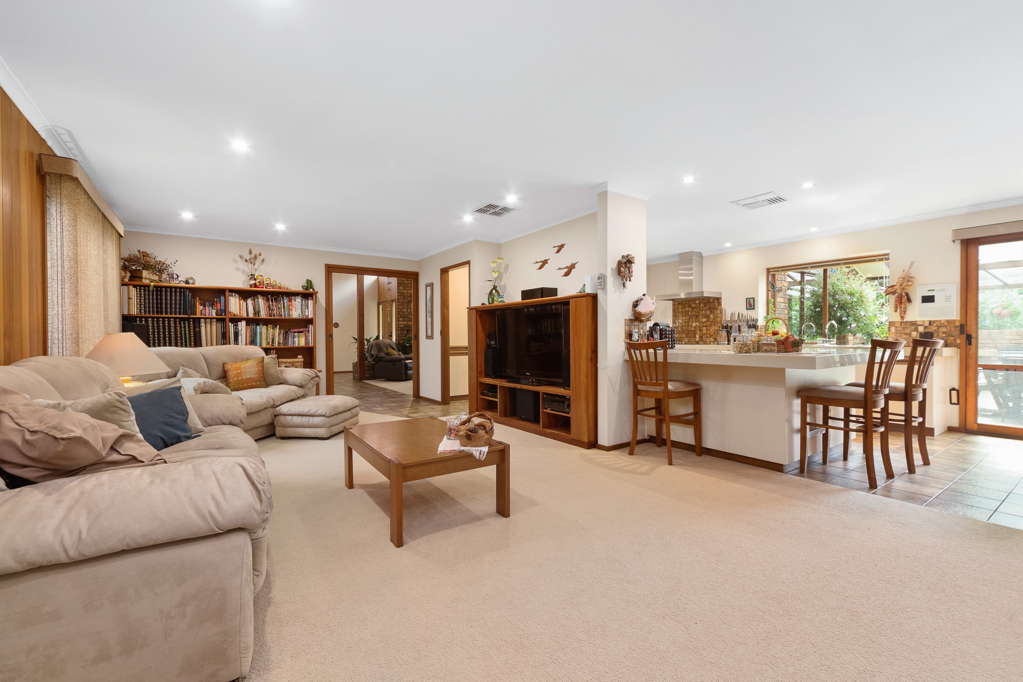3 Compass Court, Somerville, Somerville - Thumbnail 6