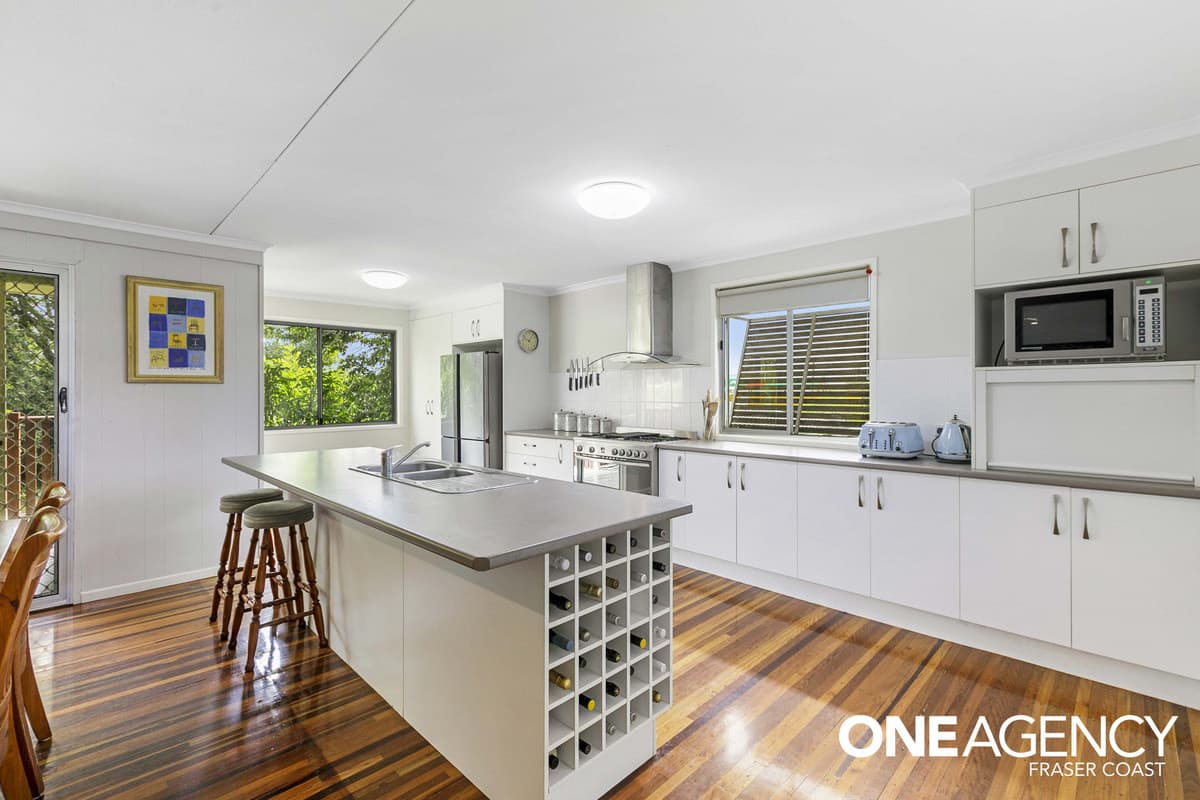 3 Pineapple Avenue, Torquay, Torquay - Thumbnail 2